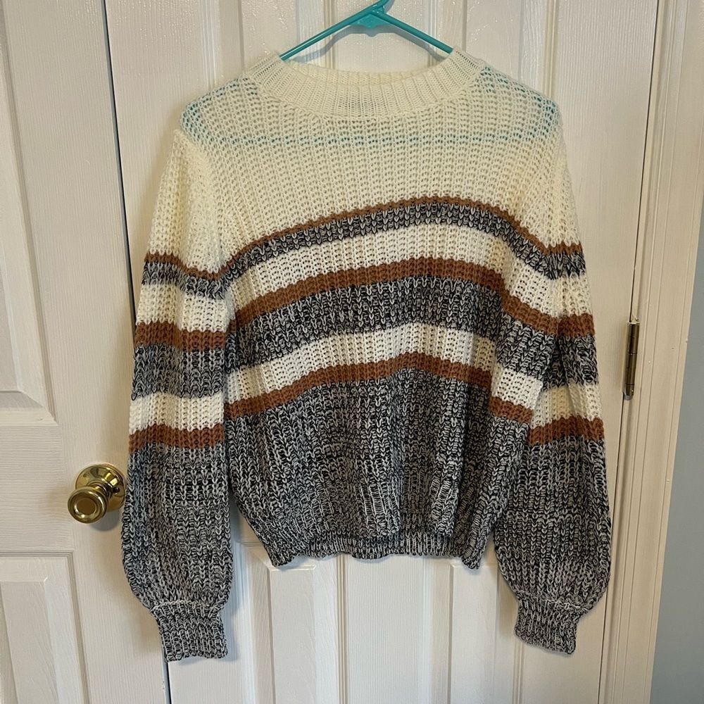 NWOT SHEIN Womens Medium Acrylic White & Grey Striped Long Sleeve‎ Sweater